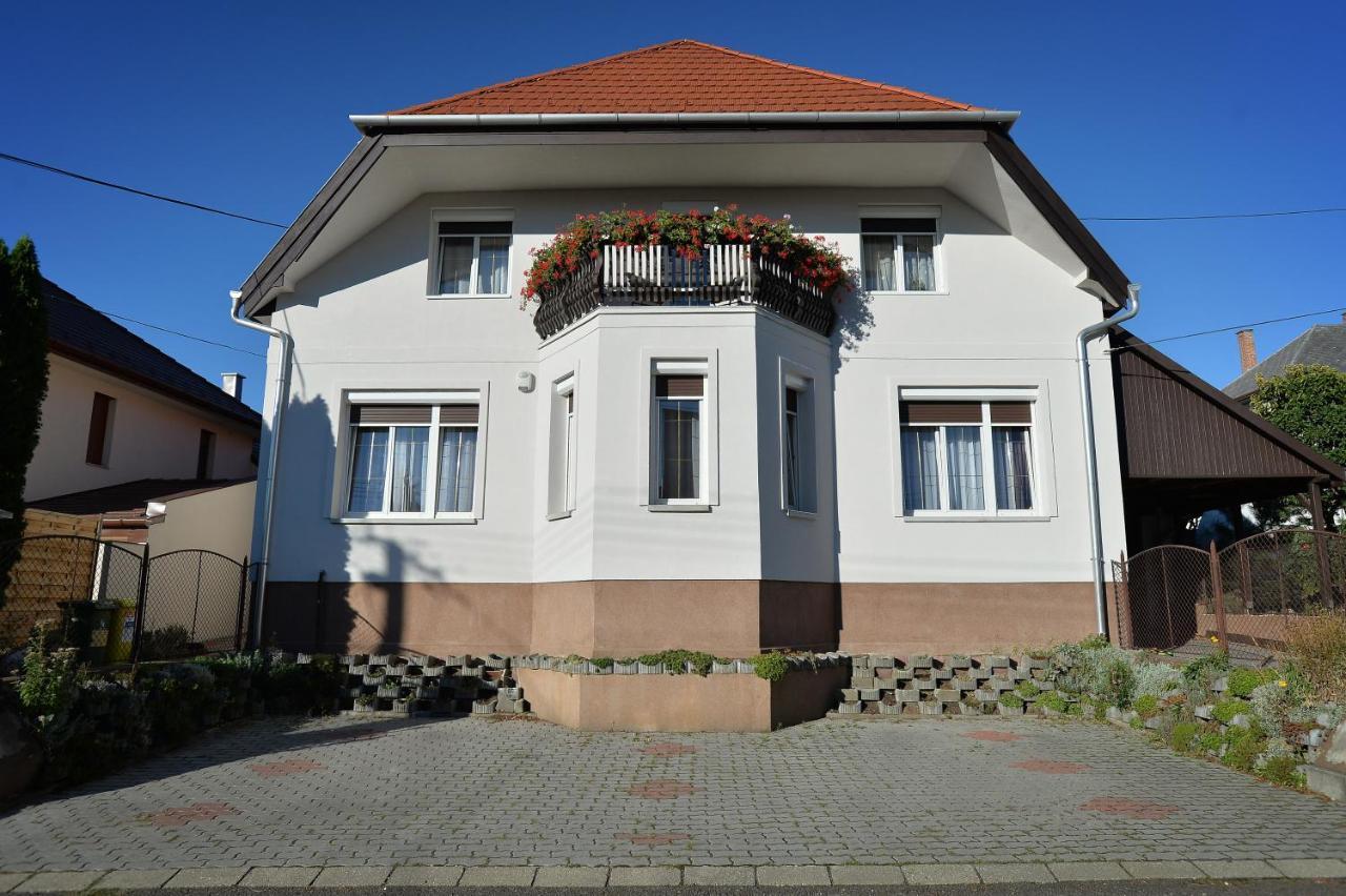 Ferienwohnung Hajduhegy Vendeghaz Erlau Exterior foto